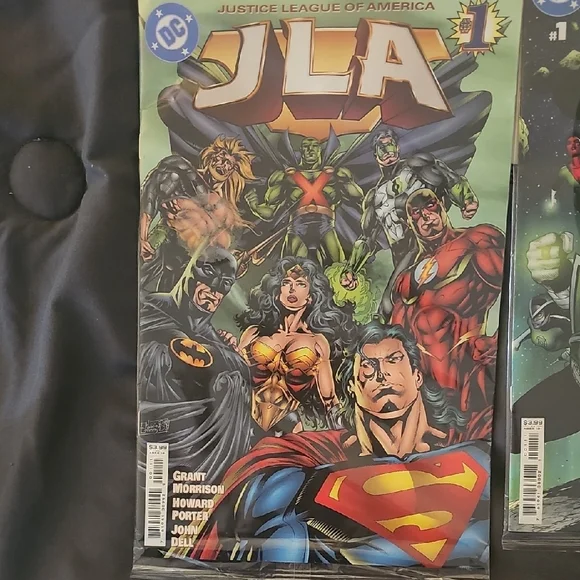 DC Comics Comic Book Set - Picture 4 of 6